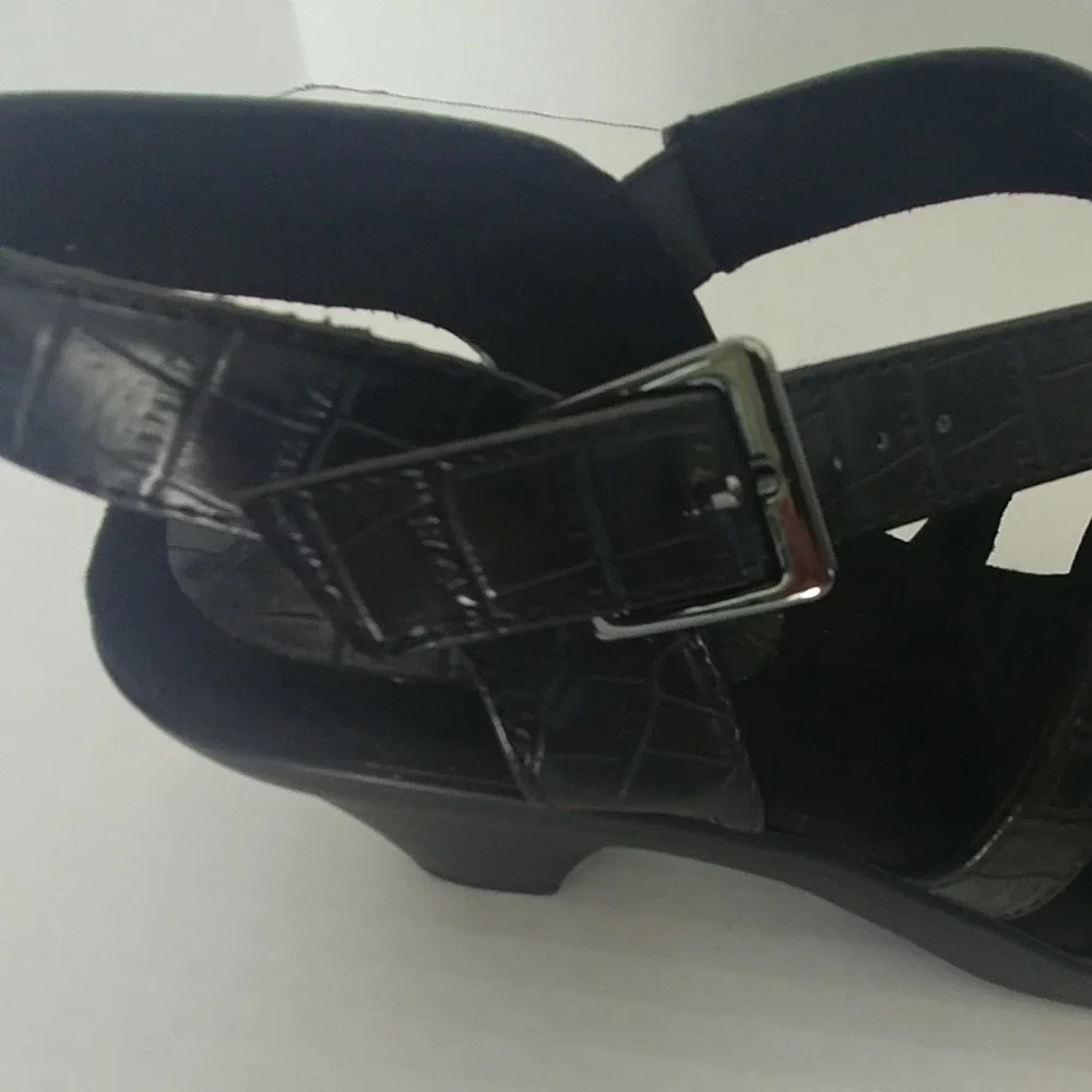Easy Street Strappy Wedge Sandals Womens 9M Black Faux Croc Comfort 30-2441